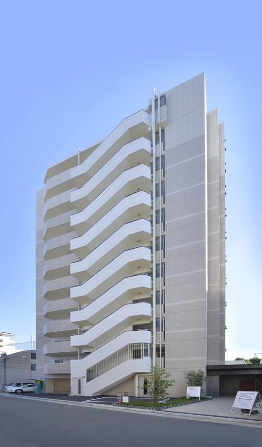 Hakata 8 3*